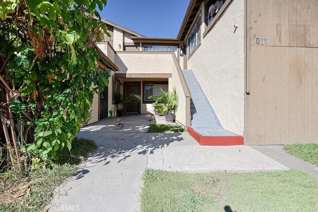1031 W Central, Santa Ana, CA 92707 1031 W Central, Santa Ana, CA 92707