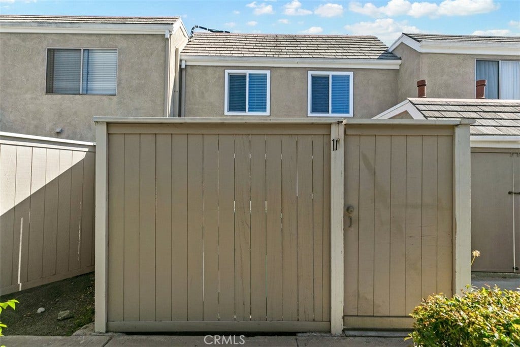 11 Rosemary, #20, Irvine, CA 92604 11 Rosemary, #20, Irvine, CA 92604