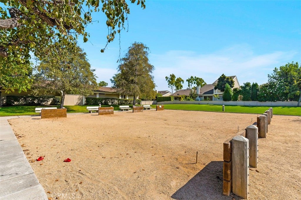 11 Rosemary, #20, Irvine, CA 92604 11 Rosemary, #20, Irvine, CA 92604