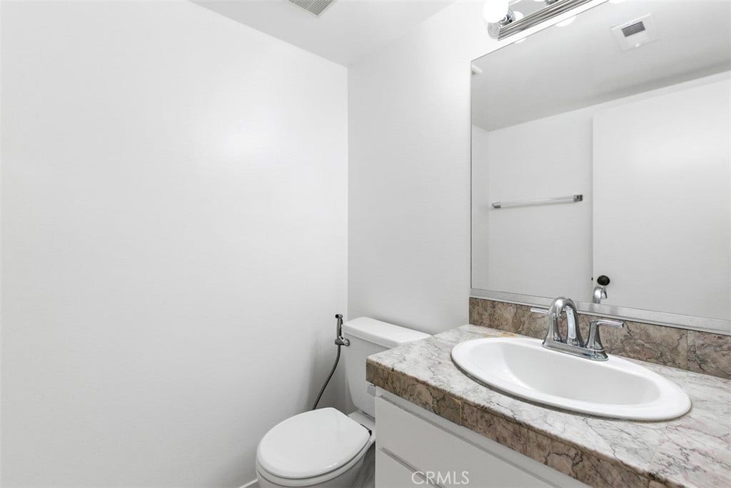 11 Rosemary, #20, Irvine, CA 92604 11 Rosemary, #20, Irvine, CA 92604