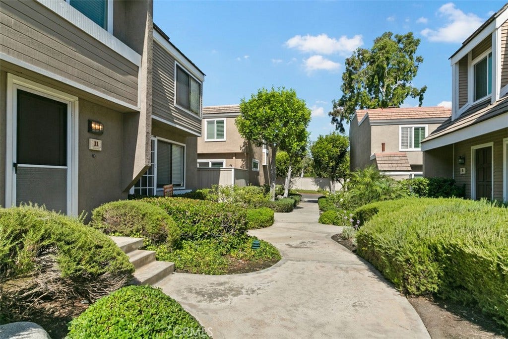 11 Rosemary, #20, Irvine, CA 92604 11 Rosemary, #20, Irvine, CA 92604