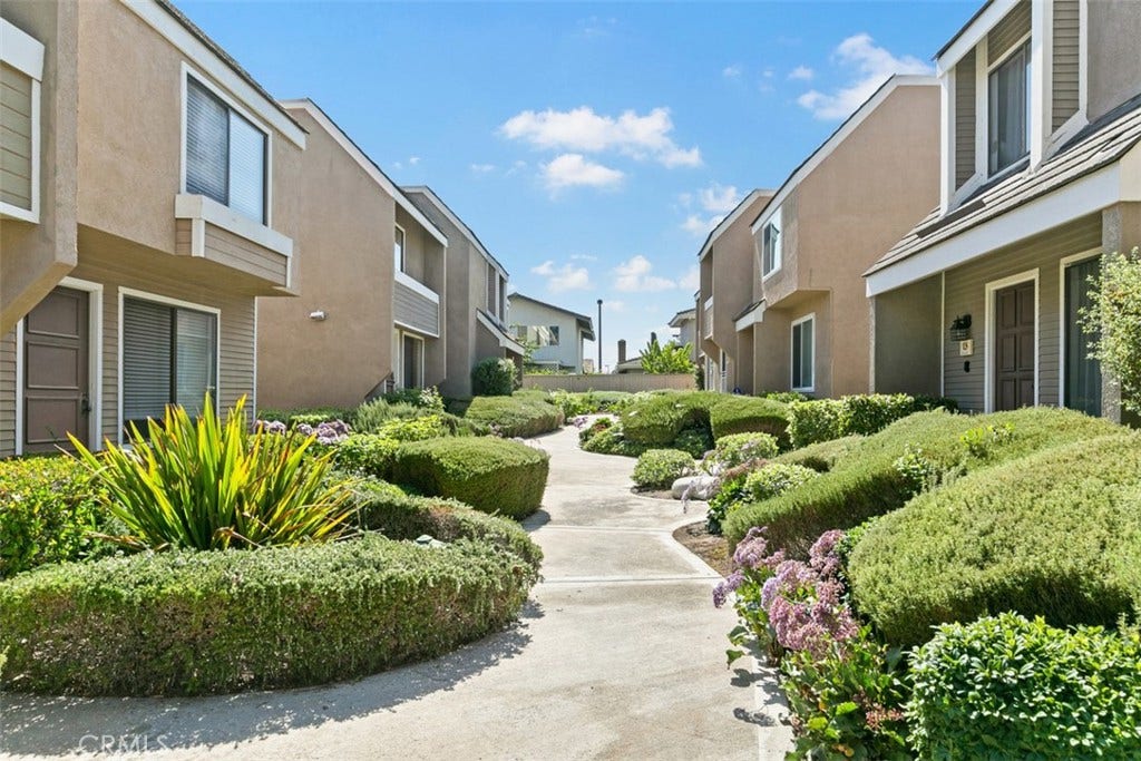 11 Rosemary, #20, Irvine, CA 92604 11 Rosemary, #20, Irvine, CA 92604