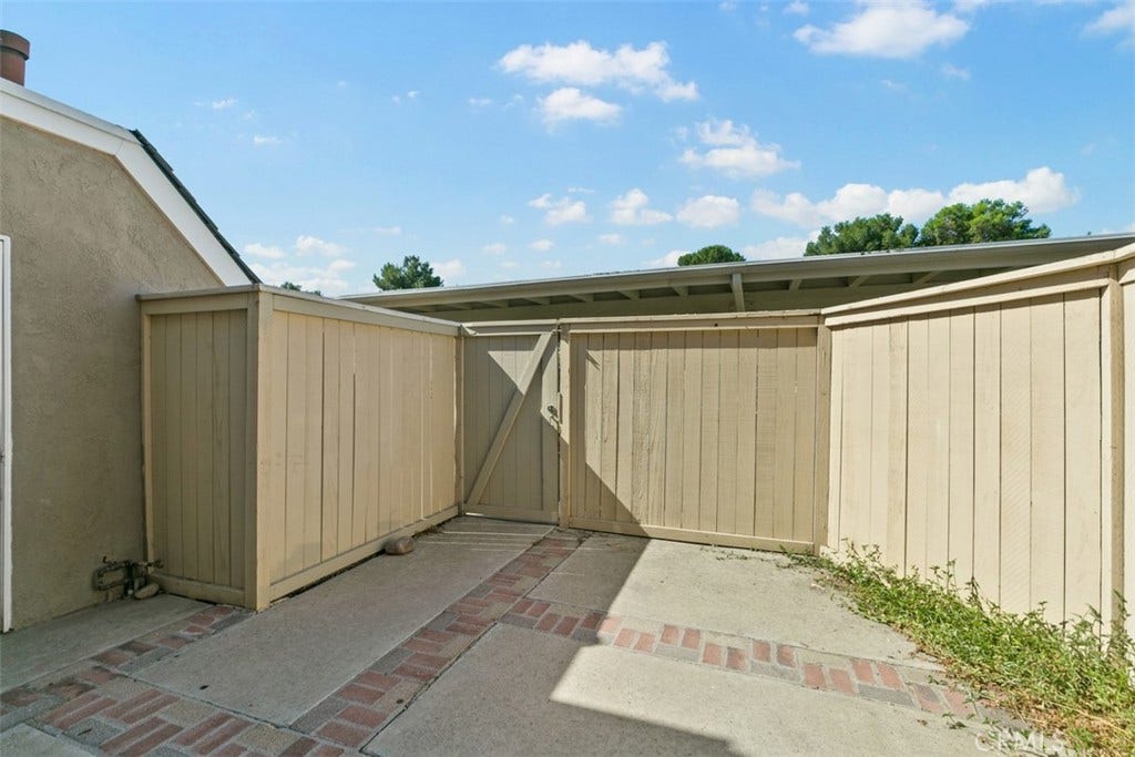11 Rosemary, #20, Irvine, CA 92604 11 Rosemary, #20, Irvine, CA 92604