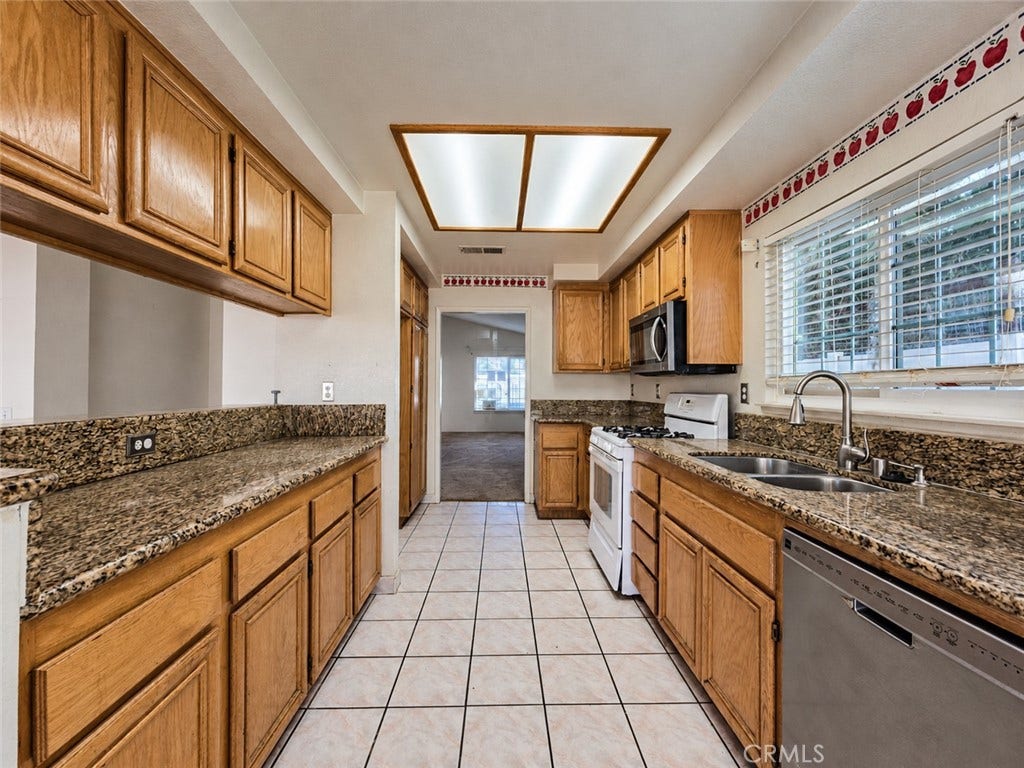 12532 El Dorado Court, Victorville, CA 92392 12532 El Dorado Court, Victorville, CA 92392