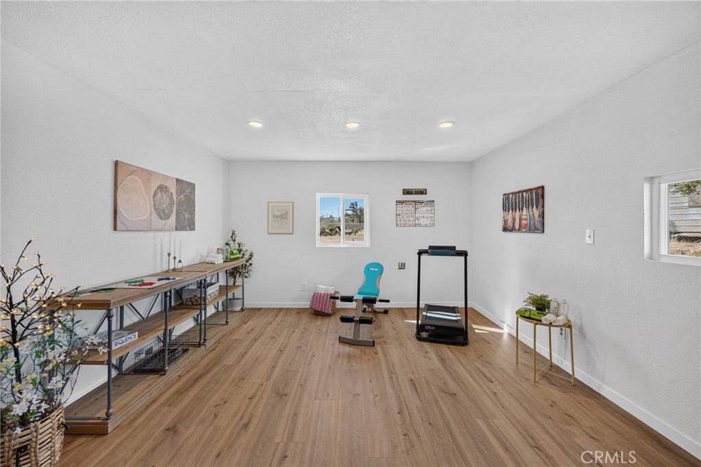 9375 Goss, Victorville, CA 92392 Bonus 220 sqft Studio / Workshop / Office Space detached.