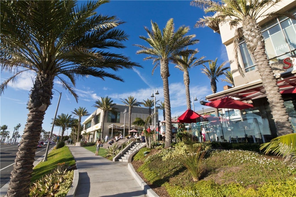 8686 Hastings Circle, Huntington Beach, CA 92647 8686 Hastings Circle, Huntington Beach, CA 92647