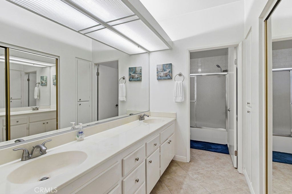 10361 Garden Grove Blvd, #12, Garden Grove, CA 92843 Large primary dual sink bathroom