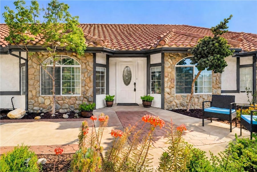 Property photo for 2043 Vista Valle Verde Drive, Fallbrook, CA