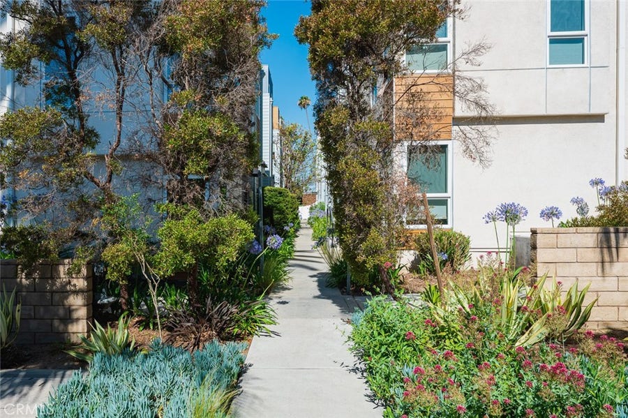 Property photo for 5627 Observation, Los Angeles, CA