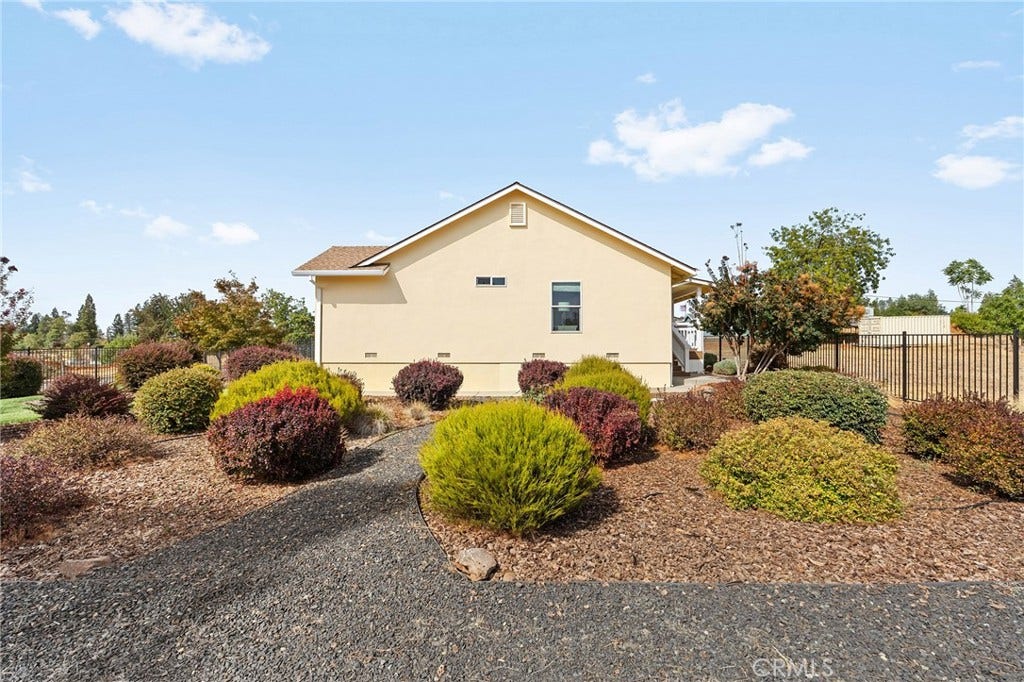 5548 Kemlyn Lane, Paradise, CA 95969 Beautiful mature landscaping