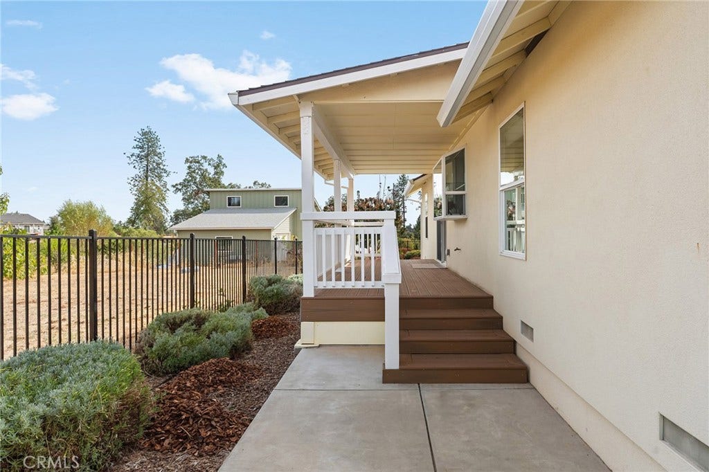 5548 Kemlyn Lane, Paradise, CA 95969 Back covered deck showing stairs