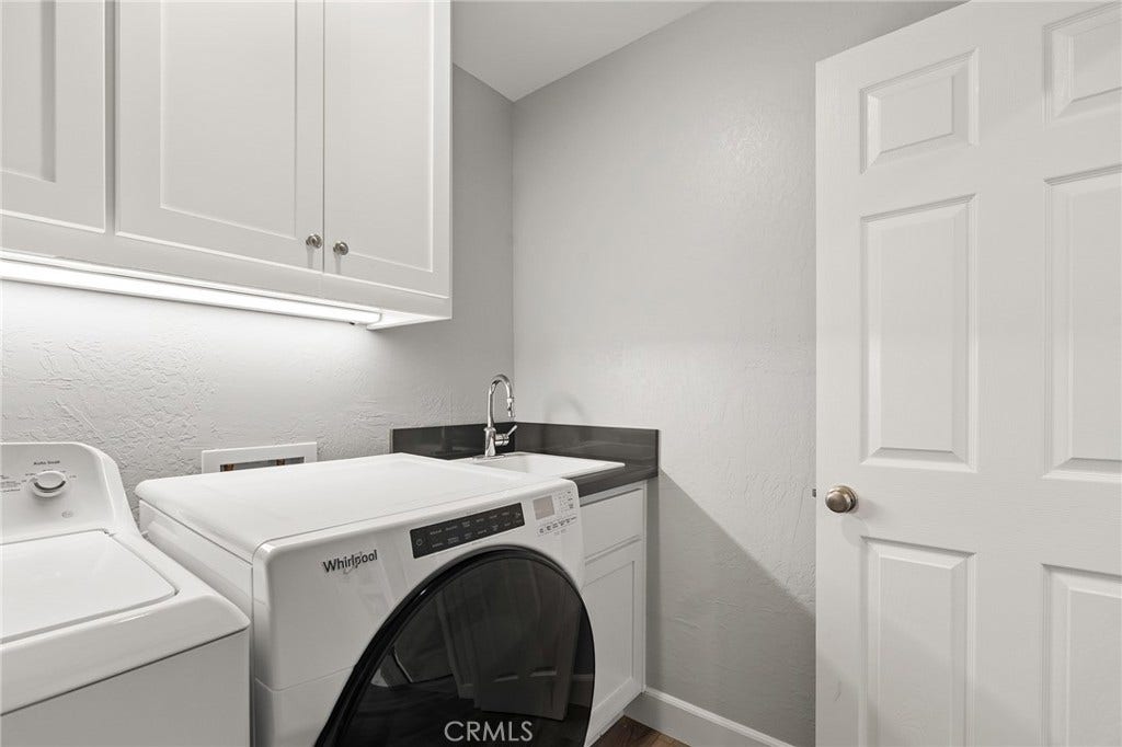 5548 Kemlyn Lane, Paradise, CA 95969 laundry room