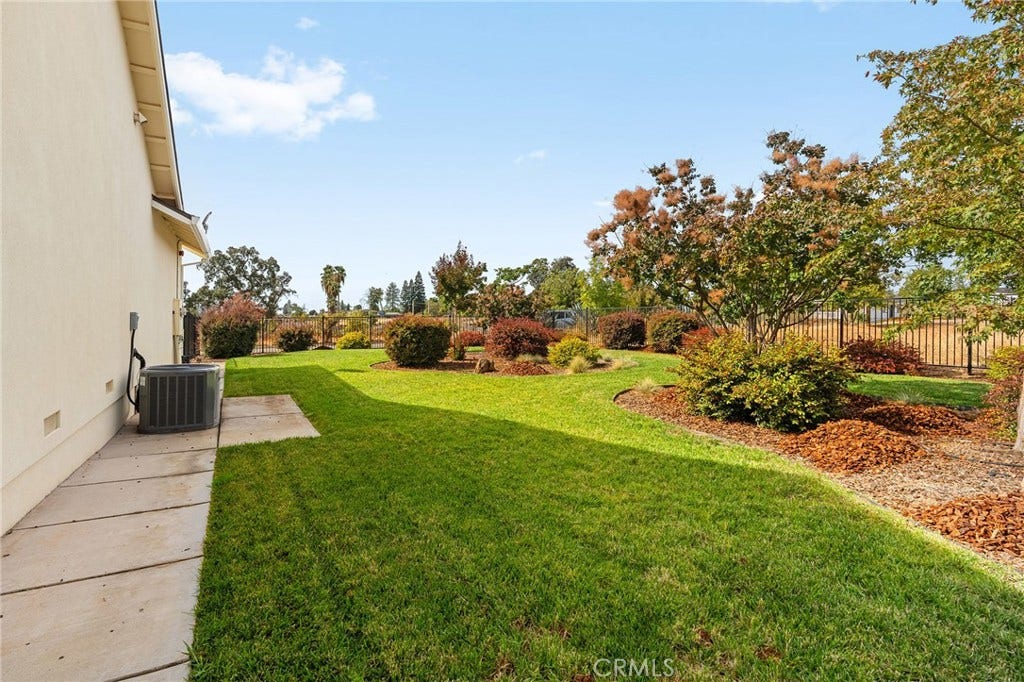 5548 Kemlyn Lane, Paradise, CA 95969 side yard