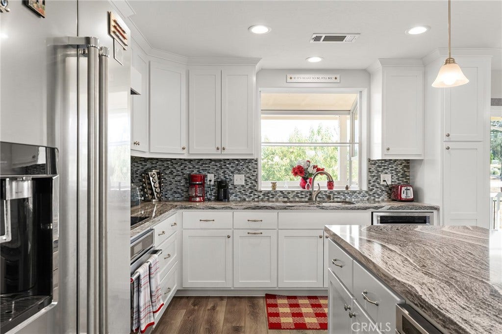 5548 Kemlyn Lane, Paradise, CA 95969 Kitchen - showing garden window looking out to back deck