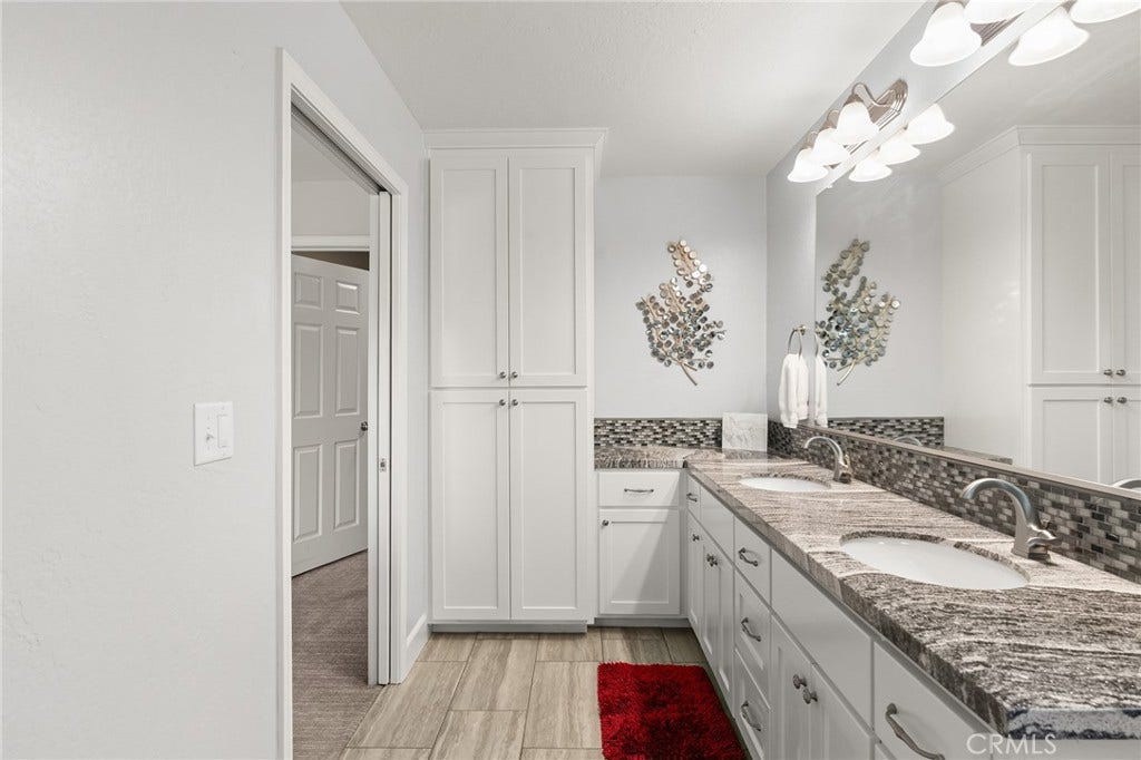 5548 Kemlyn Lane, Paradise, CA 95969 Primary bathroom
