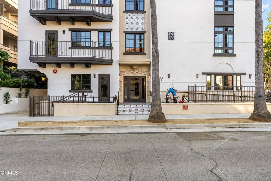 Property photo for 139 S Oak Knoll Avenue, #102, Pasadena, CA