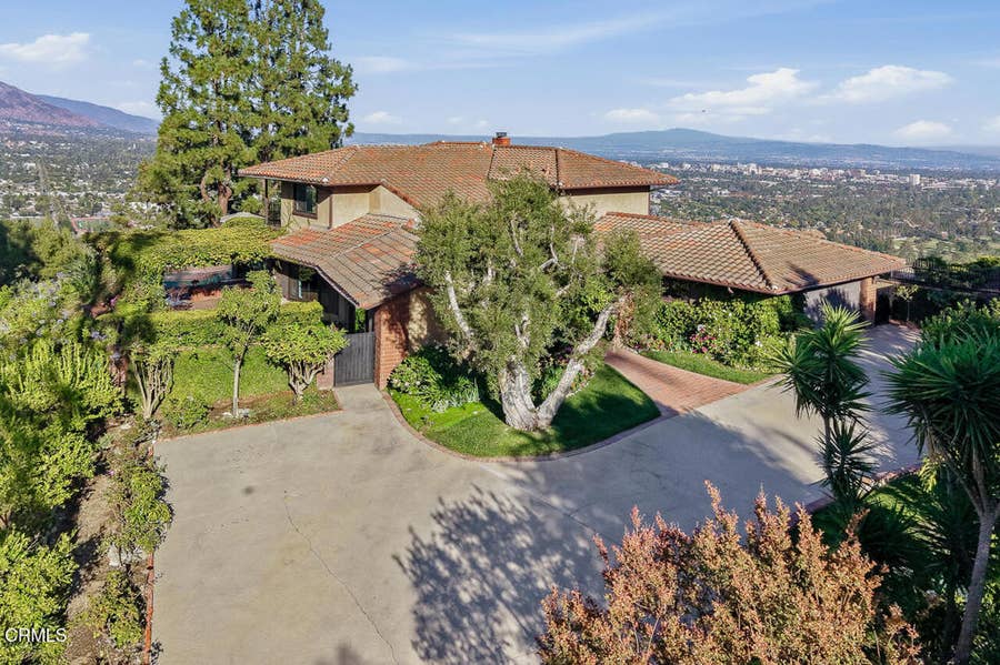 Property photo for 290 Saint Katherine, La Canada Flintridge, CA