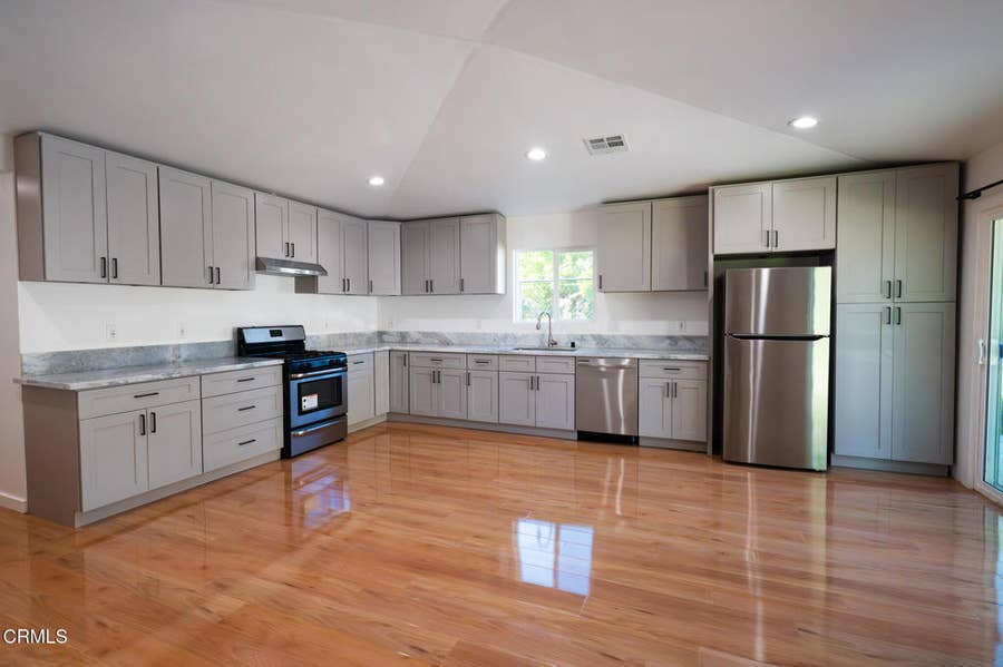 Property photo for 270 E Penn Street, Pasadena, CA