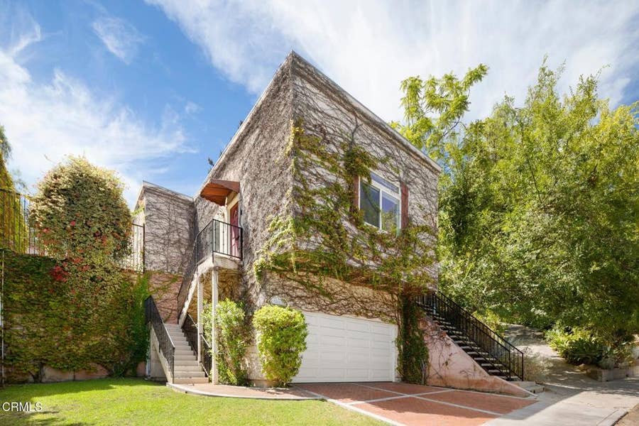 Property photo for 3211 Kenneth Drive, Los Angeles, CA