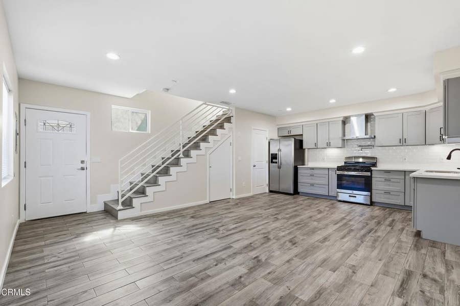 Property photo for 6721 Vineland Avenue, North Hollywood, CA