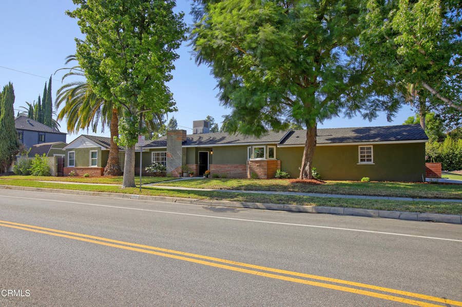 Property photo for 2901 W Oak Street, Burbank, CA