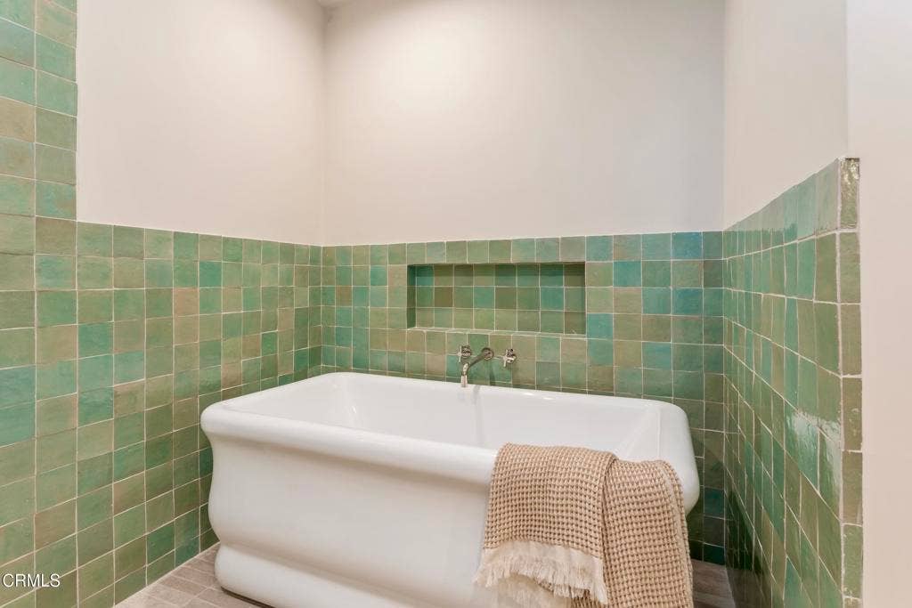 1432 Kellam Avenue, Los Angeles, CA 90026 1432 Kellam_ Low Res 061