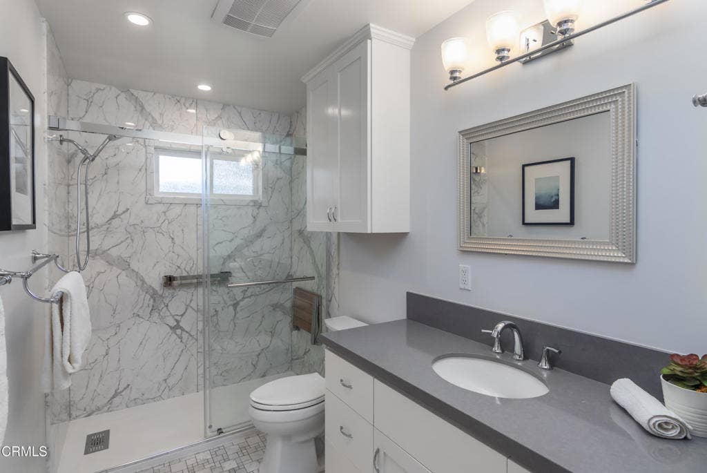 258 N Mayflower Avenue, Monrovia, CA 91016 16-Master bathroom