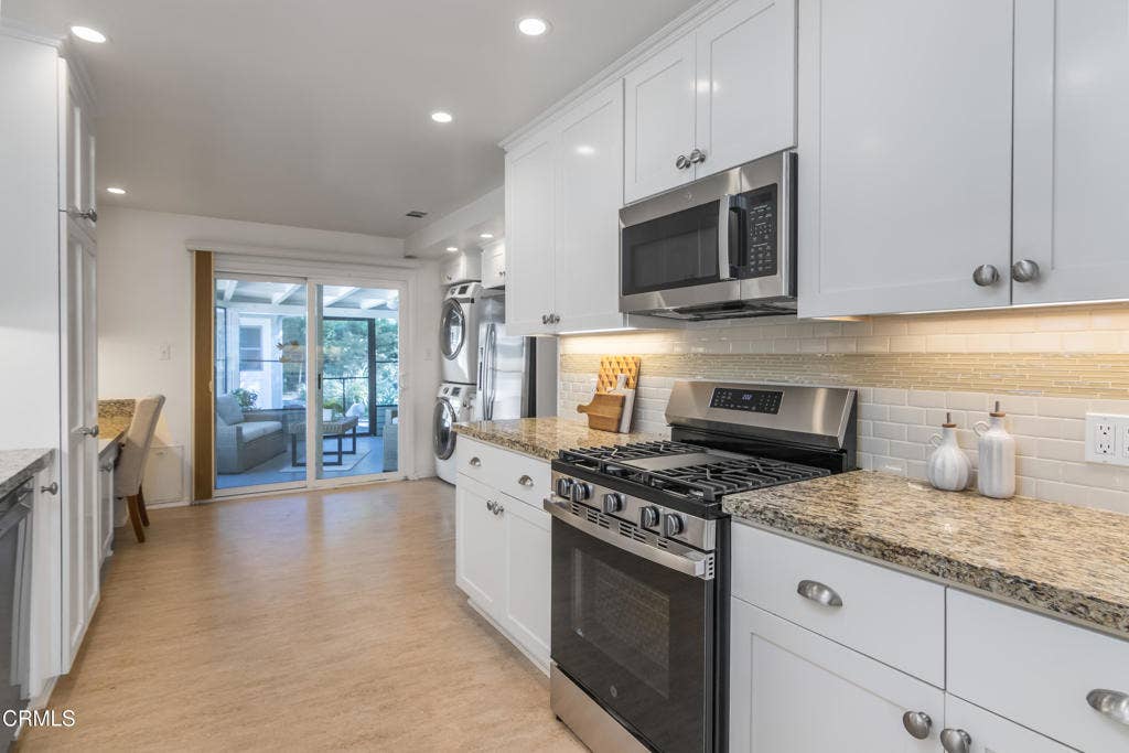 258 N Mayflower Avenue, Monrovia, CA 91016 13-Kitchen -4