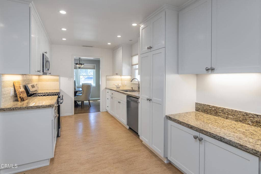 258 N Mayflower Avenue, Monrovia, CA 91016 10-Kitchen -1