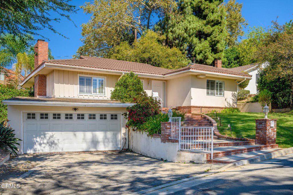 1715 La Barranca Road, La Canada Flintridge, CA 91011 House Front