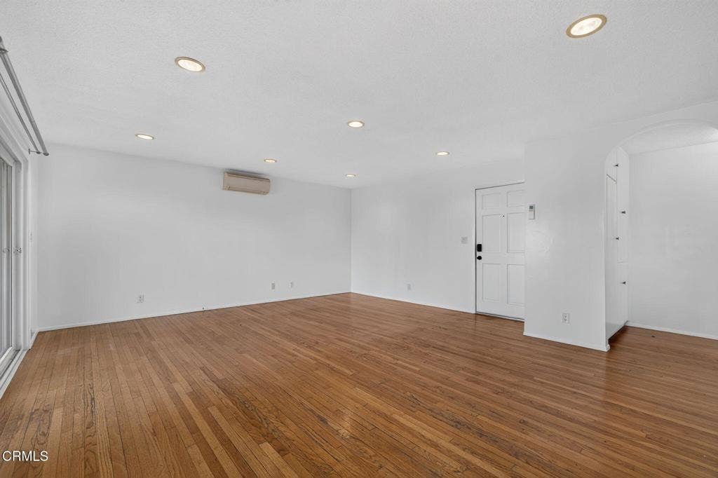 16-web-or-mls-1751 Lucretia Ave_MEDIA360