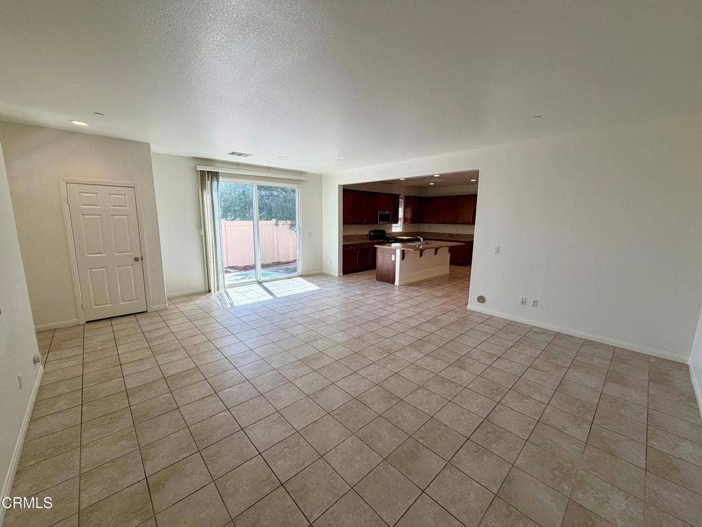 699 S Mandarin Lane, Rialto, CA 92376 3