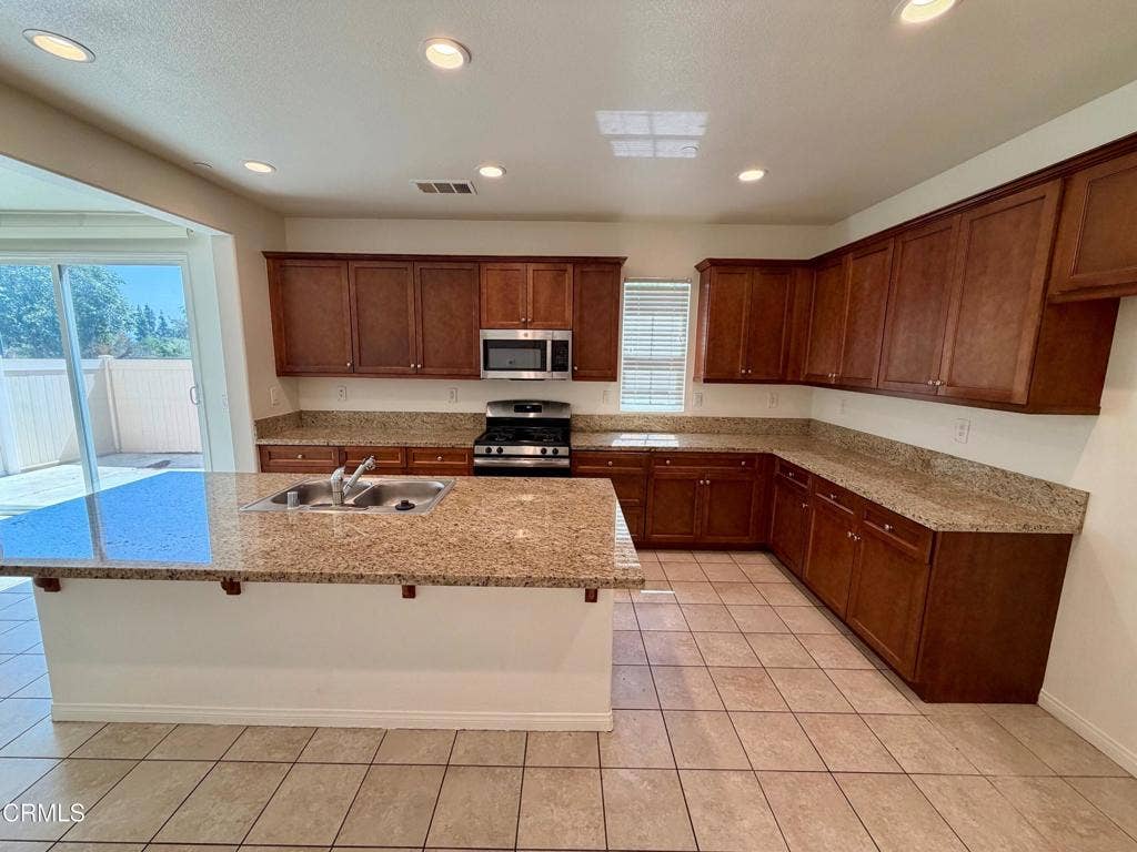 699 S Mandarin Lane, Rialto, CA 92376 5