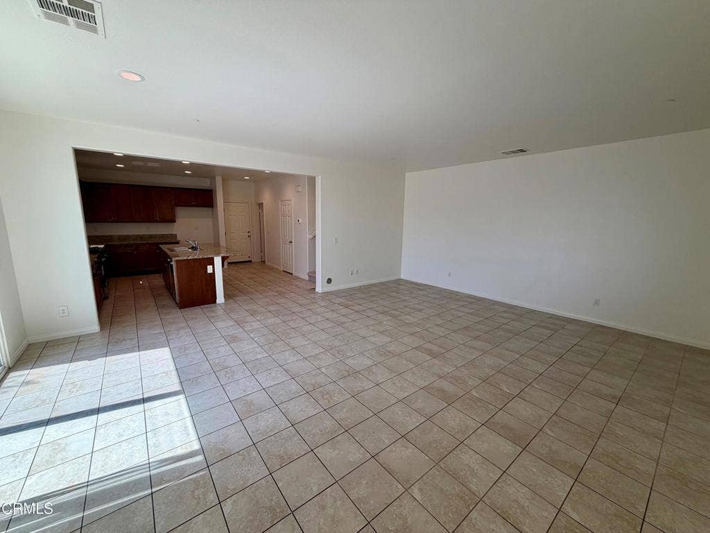 699 S Mandarin Lane, Rialto, CA 92376 2