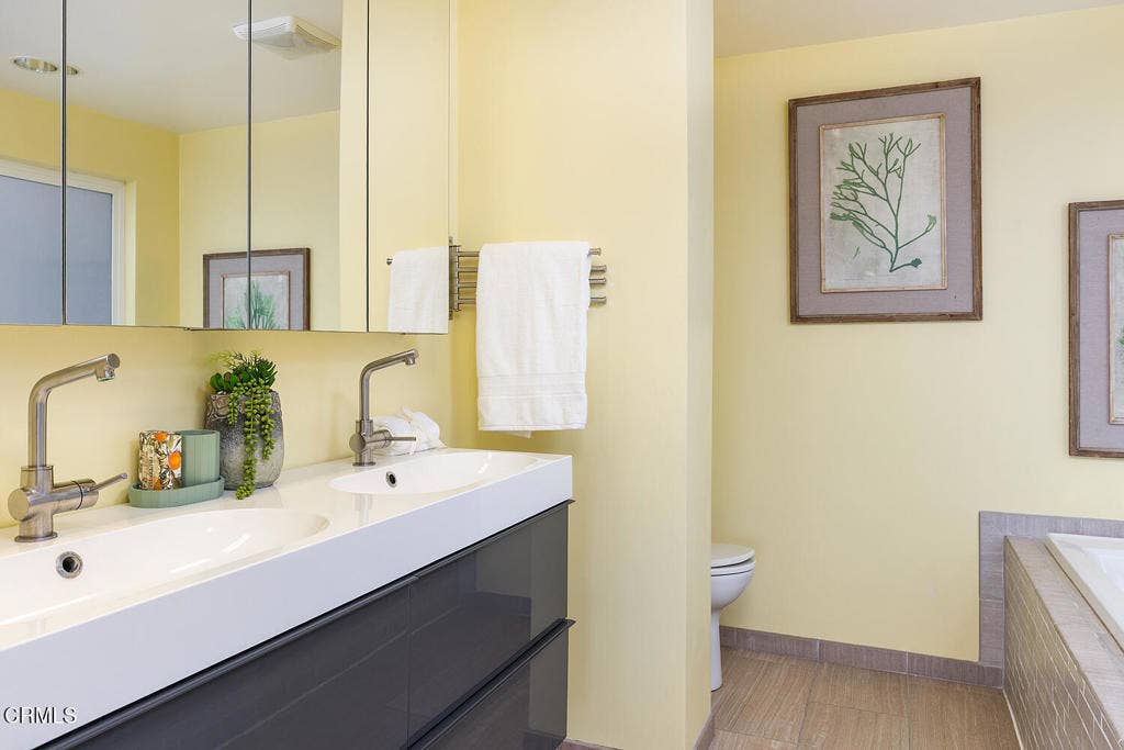 6936 Pacific View Drive, Los Angeles, CA 90068 6936 Pacific View Dr 021-mls