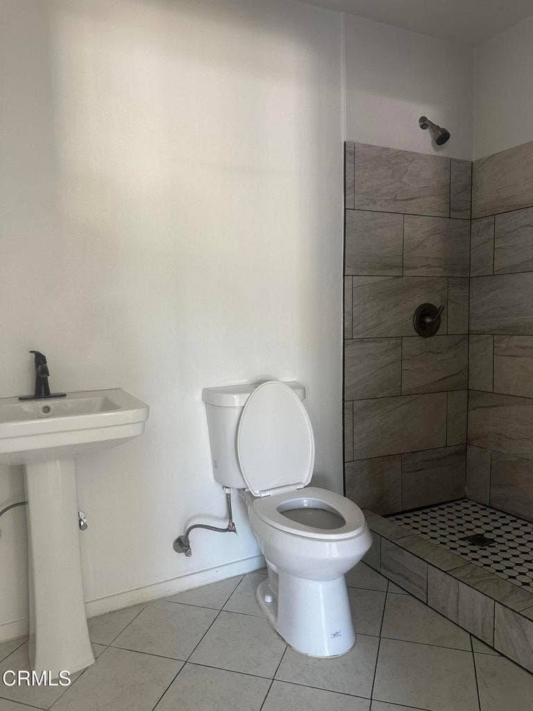 1441 N Carmelita Avenue, #A, Los Angeles, CA 90063 Full bathroom