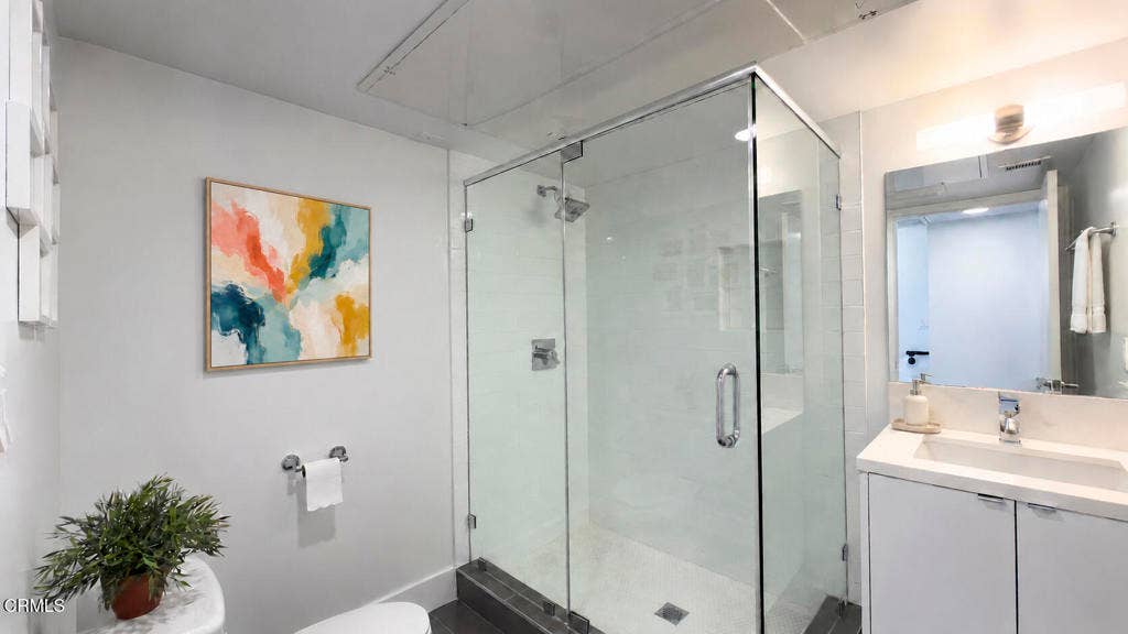 2172 Clifford Street, Los Angeles, CA 90026 22. Hall bath_edited_2