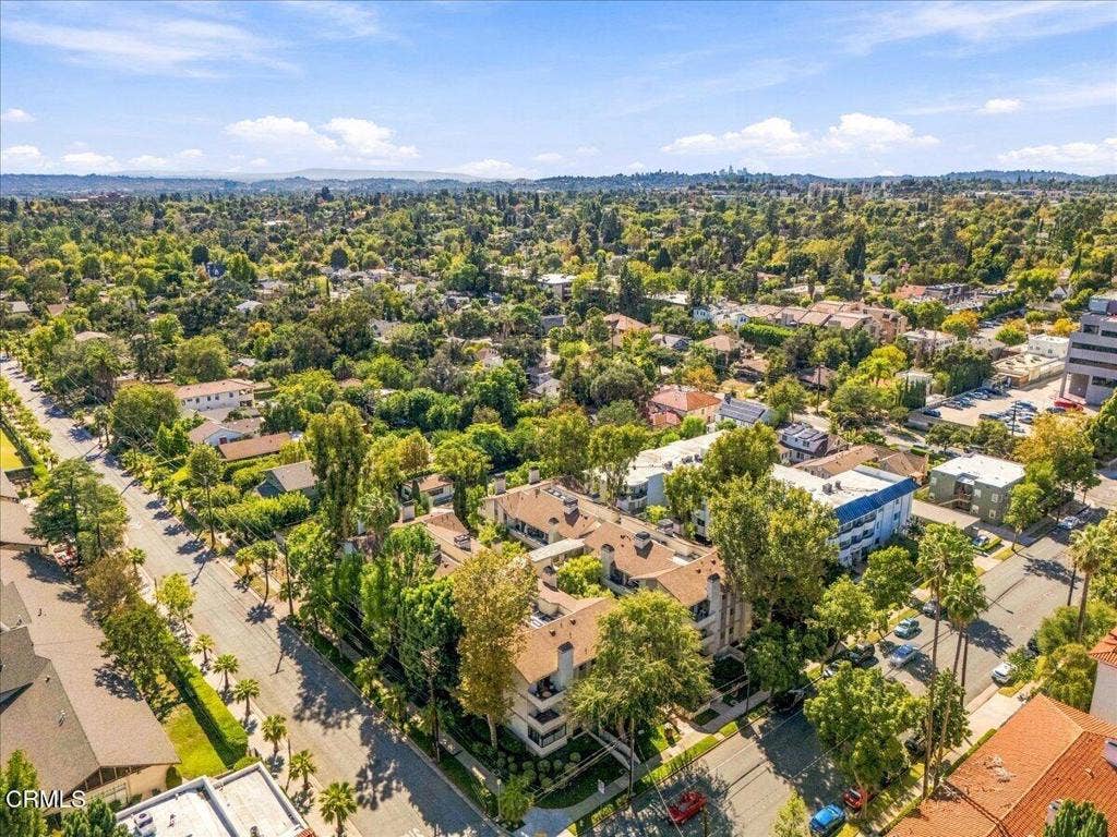 52-52 - 1000 E California Blvd #105