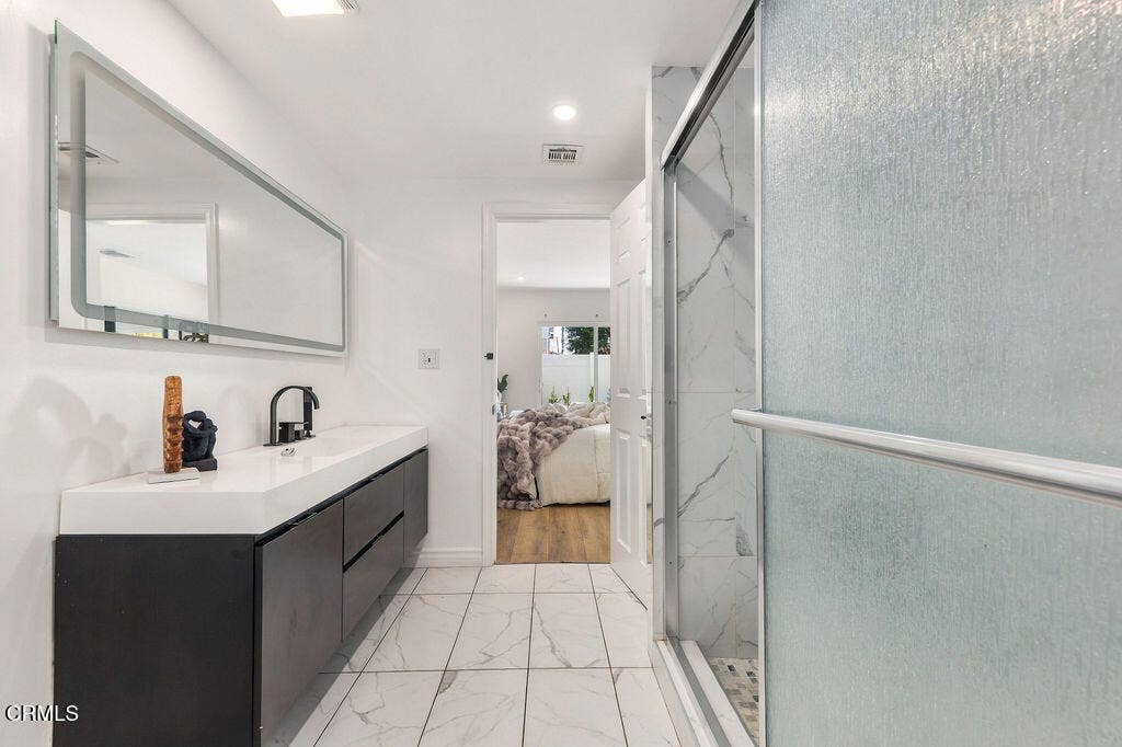 8334 Gladbeck Avenue, Northridge, CA 91324 IrenBzunixNorthridgephotos-5