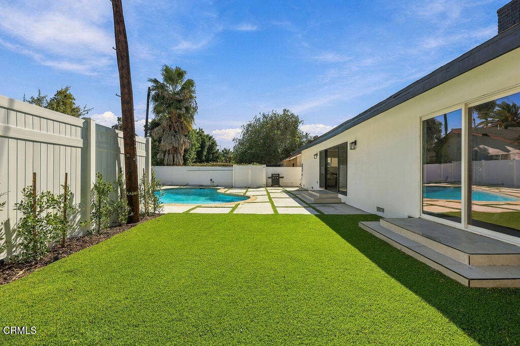 8334 Gladbeck Avenue, Northridge, CA 91324 IrenBzunixNorthridgephotoss