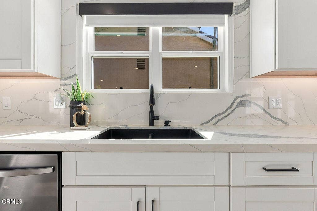 8334 Gladbeck Avenue, Northridge, CA 91324 IrenBzunixNorthridgephotos-32
