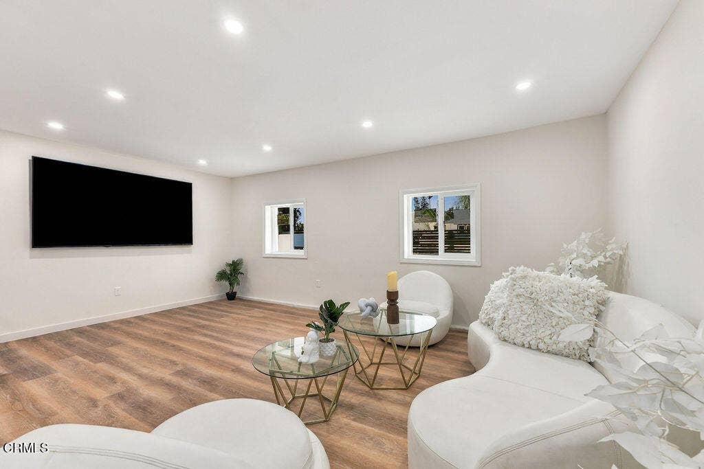 8334 Gladbeck Avenue, Northridge, CA 91324 IrenBzunixNorthridgephotos-18