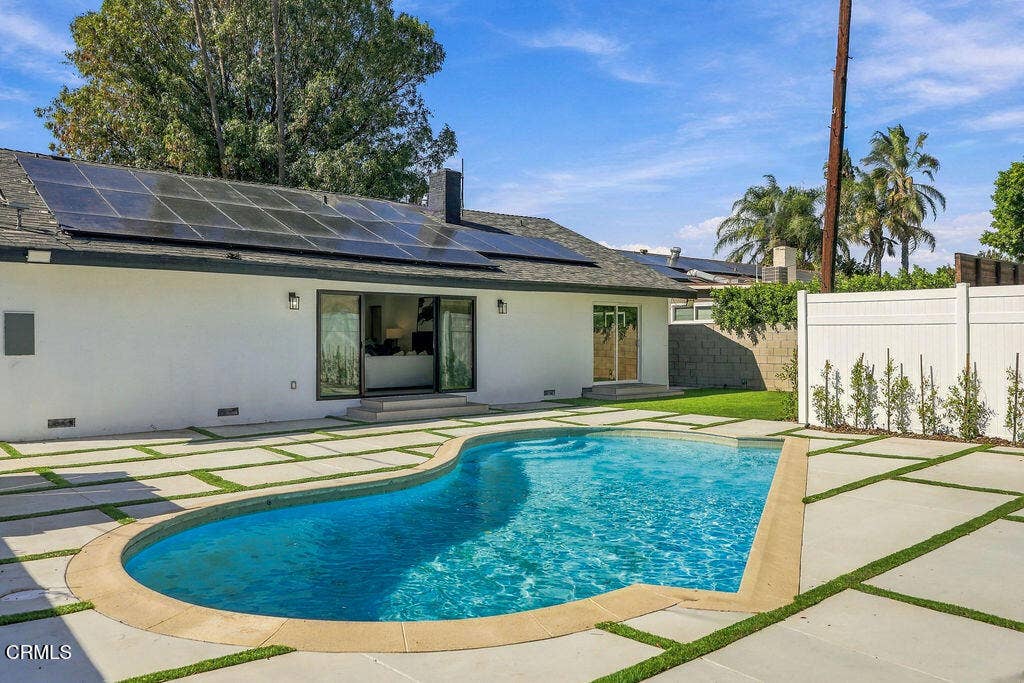 8334 Gladbeck Avenue, Northridge, CA 91324 IrenBzunixNorthridgephotoss-3