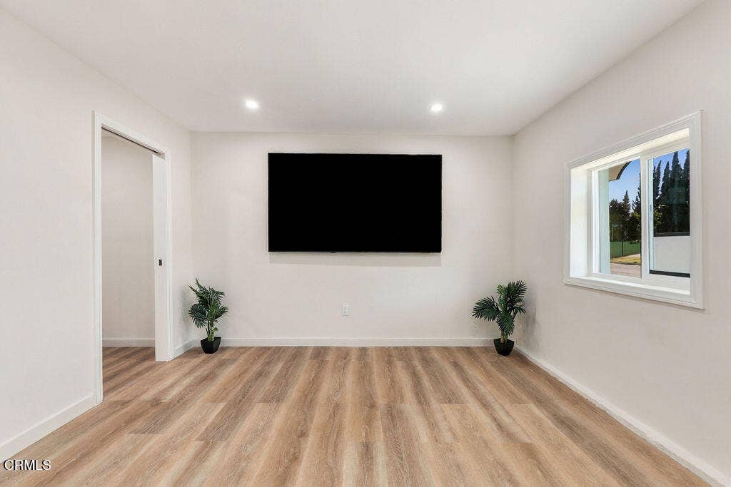 8334 Gladbeck Avenue, Northridge, CA 91324 IrenBzunixNorthridgephotos-19