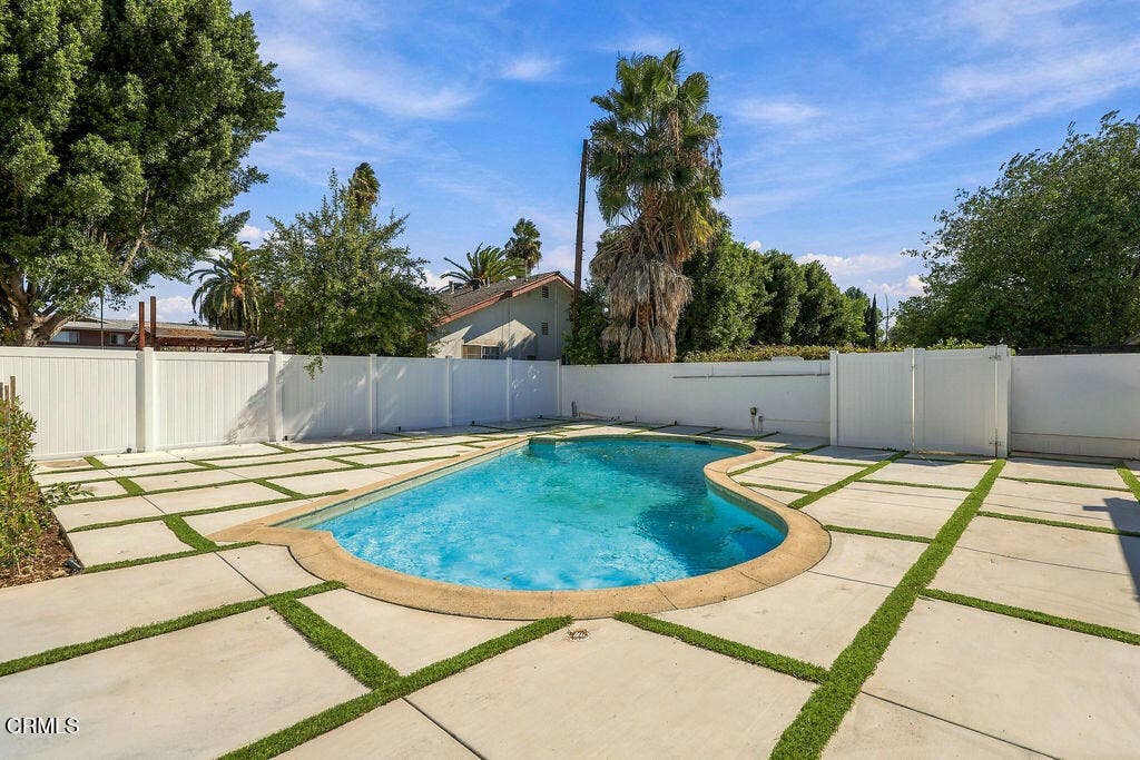 8334 Gladbeck Avenue, Northridge, CA 91324 IrenBzunixNorthridgephotoss-2