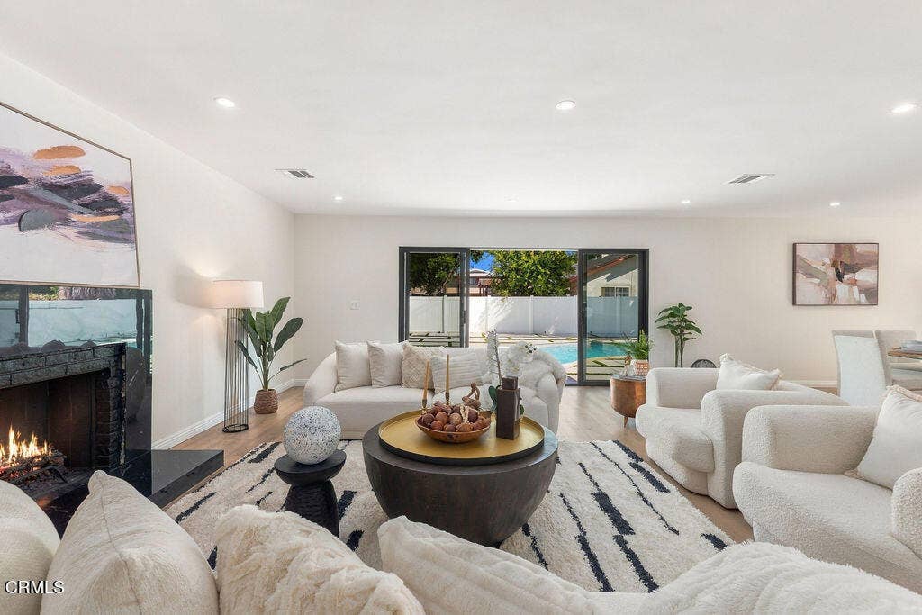 8334 Gladbeck Avenue, Northridge, CA 91324 IrenBzunixNorthridgephotos-23