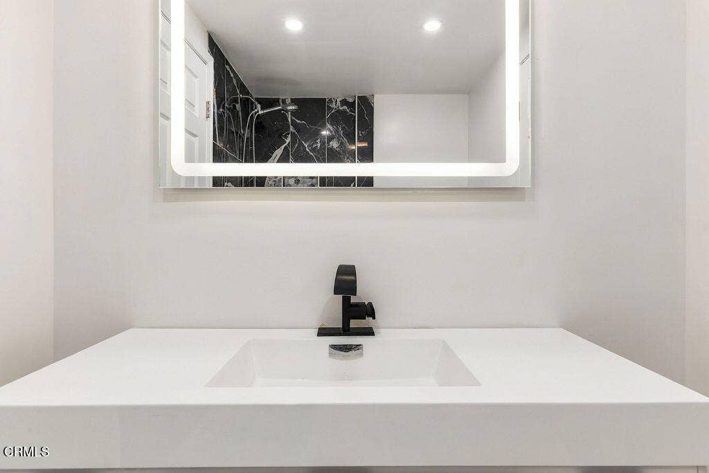 8334 Gladbeck Avenue, Northridge, CA 91324 IrenBzunixNorthridgephotos-15