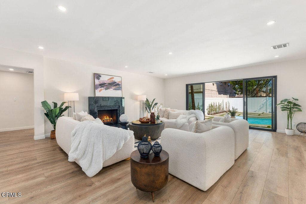 8334 Gladbeck Avenue, Northridge, CA 91324 IrenBzunixNorthridgephotos-22