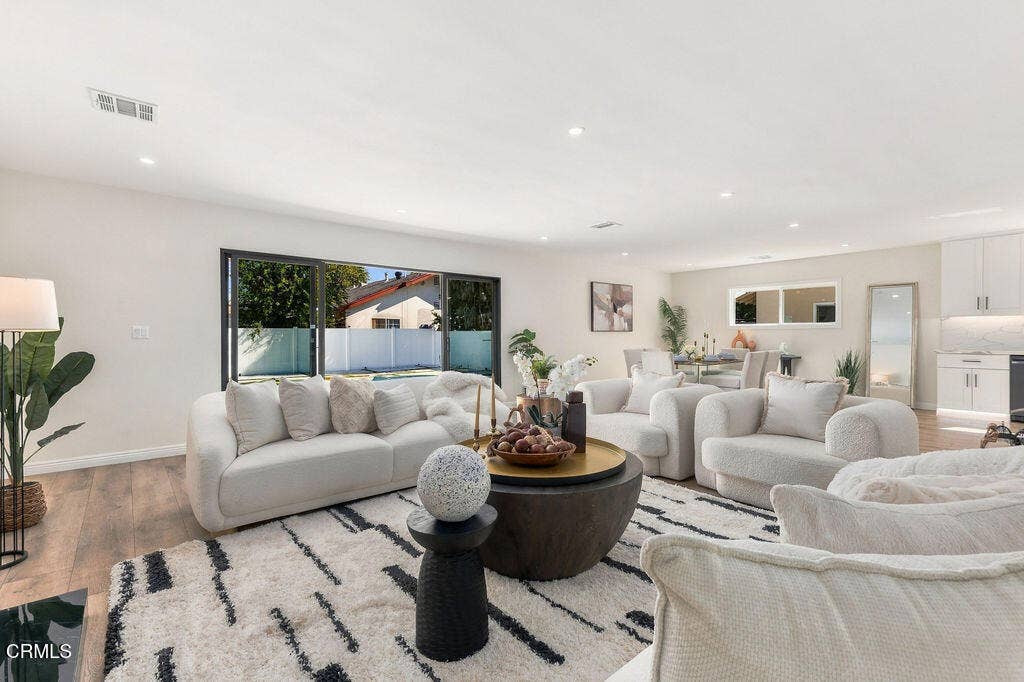 8334 Gladbeck Avenue, Northridge, CA 91324 IrenBzunixNorthridgephotos-24