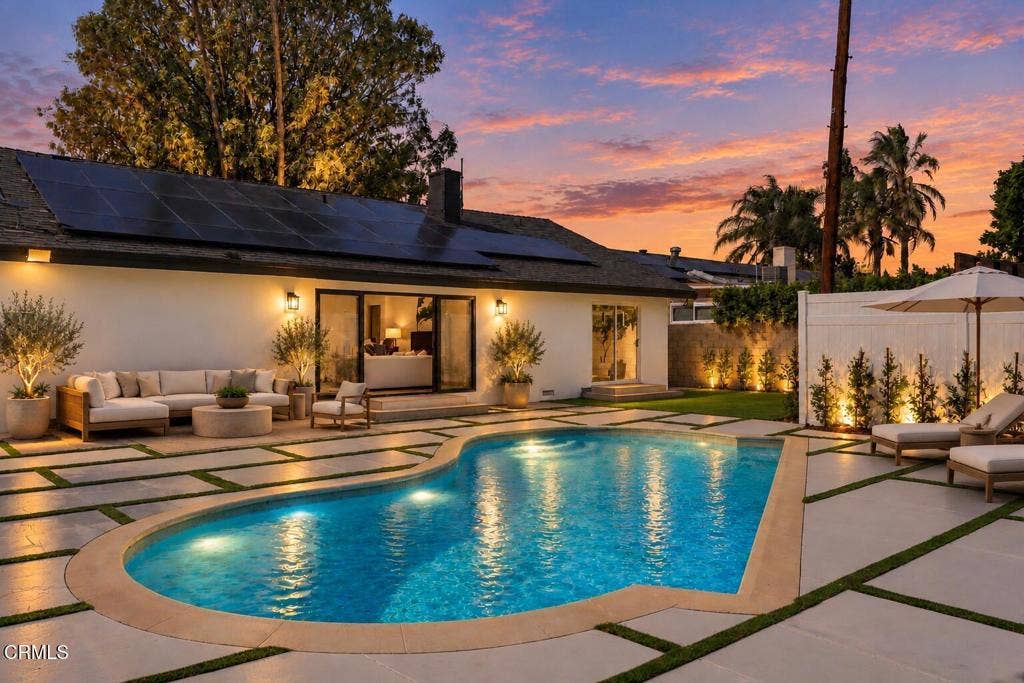8334 Gladbeck Avenue, Northridge, CA 91324 7F44AB04-6AA1-42CD-8671-DC276BFEABB5